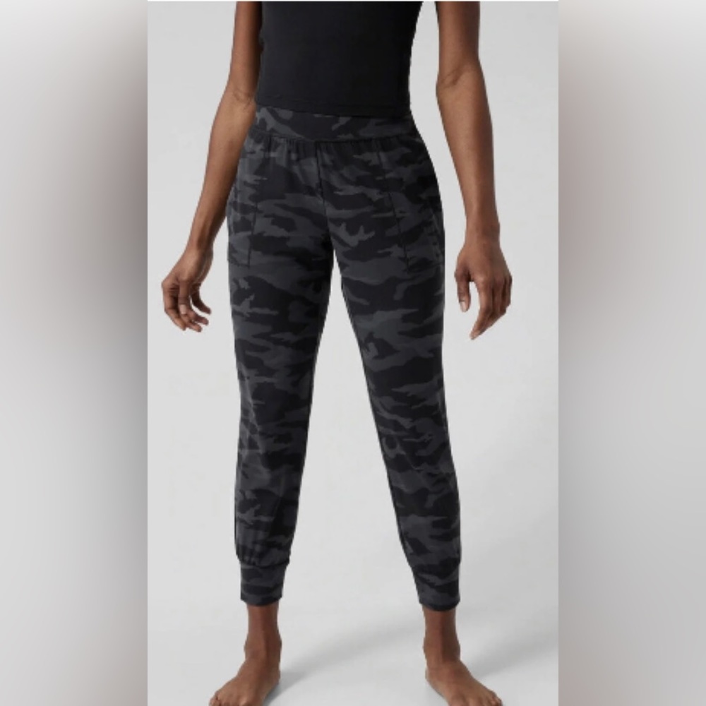Athleta Salutation Jogger - Black & Gray Camo - Womens Small